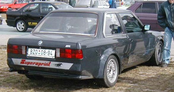 BMW 320-zadek(old).jpg